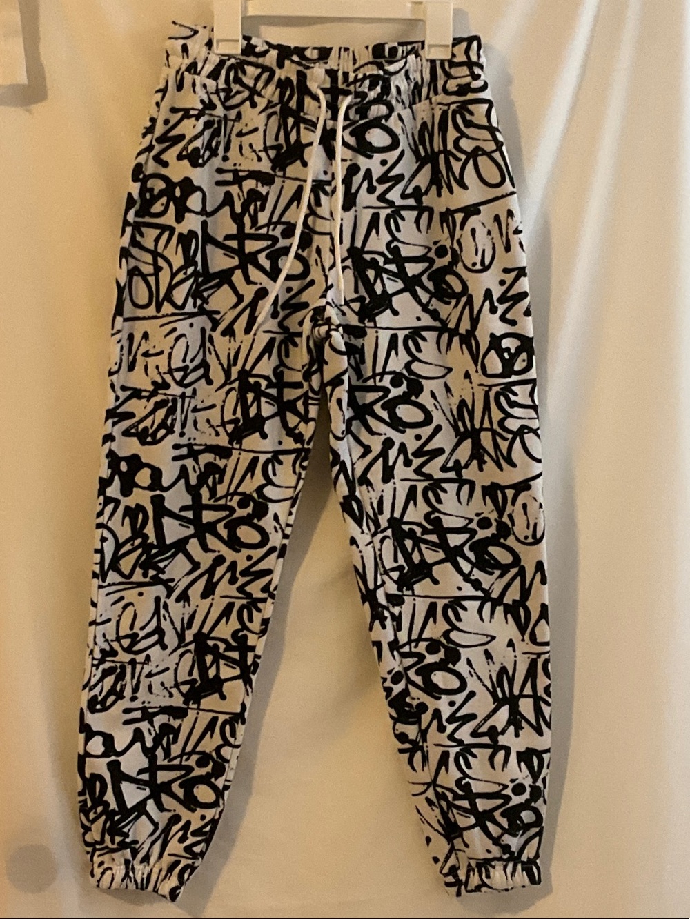 Women’s Black & White Graffiti Print Jogger Pants size medium